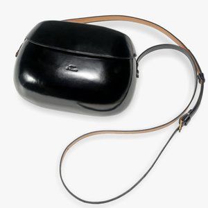 Il Bussetto minimalist Italian molded leather smart city bag in black